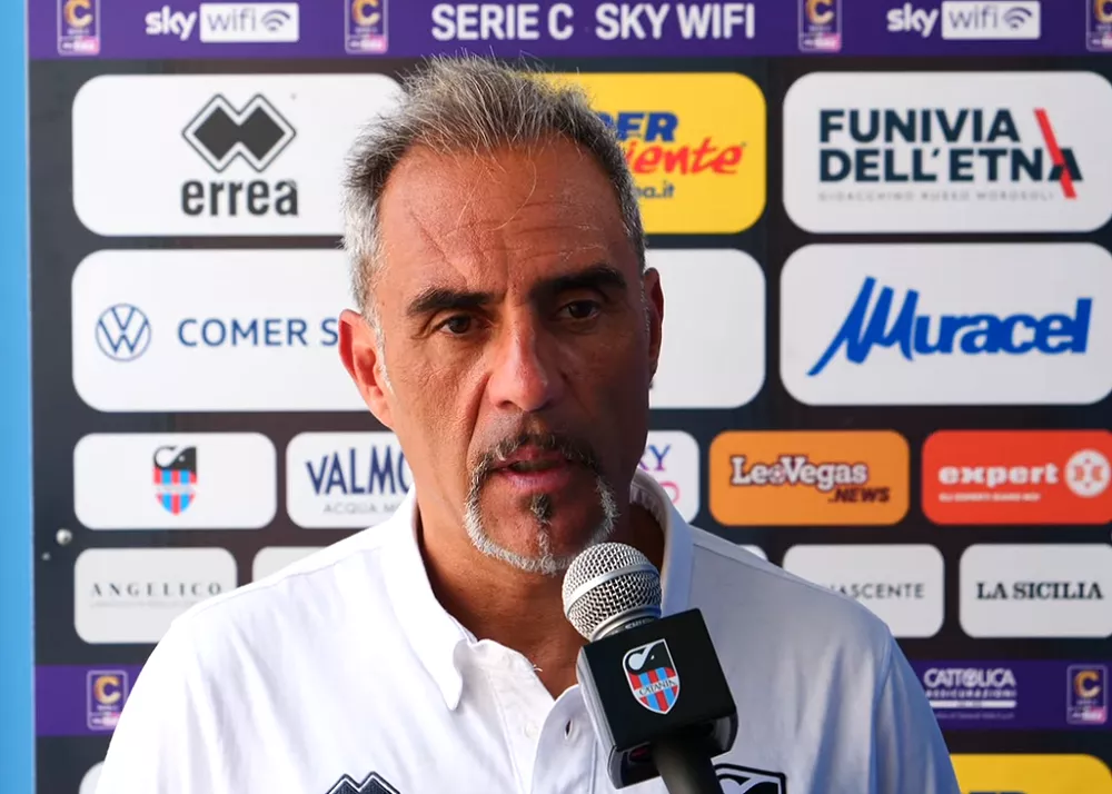 il tecnico del catania mimmo toscano in sala conferenza