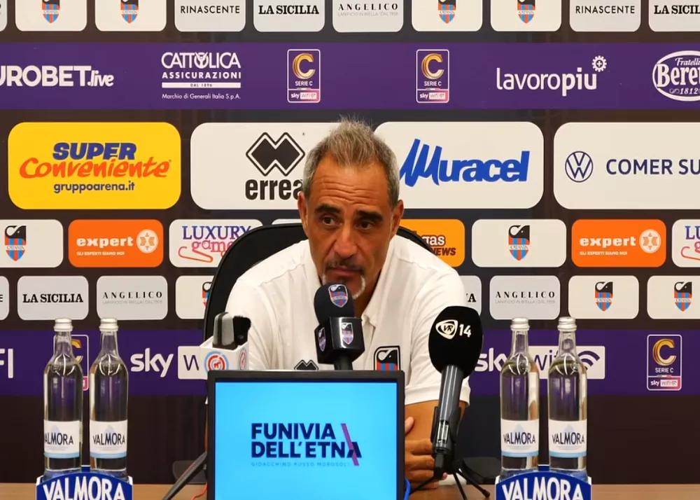 il tecnico del catania mimmo toscano in sala conferenza