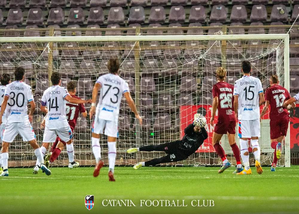 una fase offensiva del gioco etneo a trapani nel derby